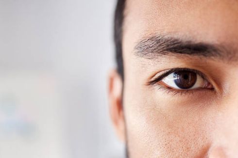 8 Kebiasaan yang Bisa Merusak Mata, Apa Saja?