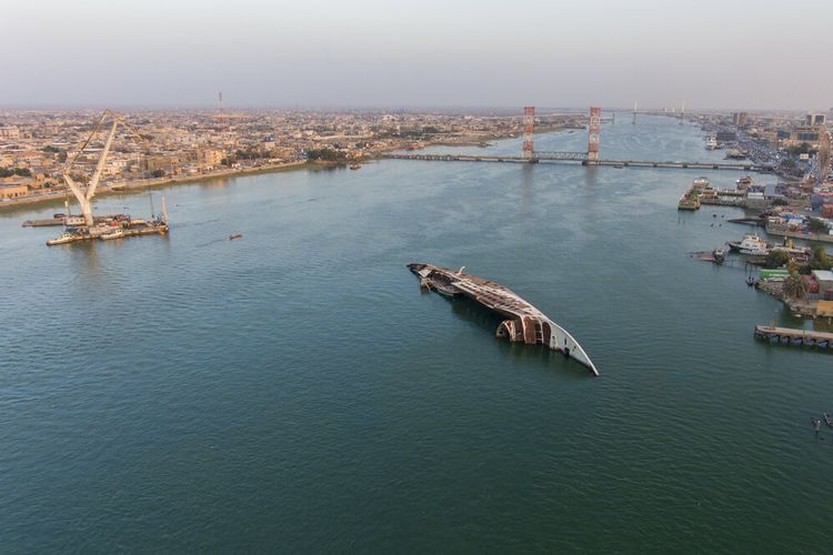 Foto udara ini menunjukkan kapal pesiar Al Mansur milik mantan Presiden Irak Saddam Hussein, di jalur air Shatt al-Arab di Basra, Irak, Jumat, 24 Februari 2023.