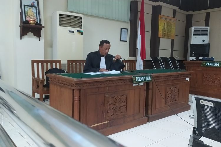Jaksa Penuntut Umum (JPU) Bagus Sutejo saat membacakan dakwaan di Pengadilan Tipikor Semarang. Kamis (19/1/2023)