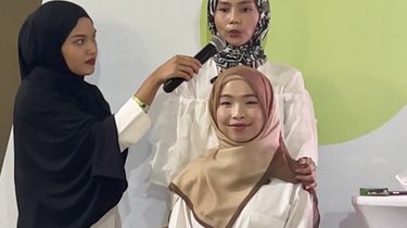 5 Langkah Tutorial Hijab Segi Empat agar Tampil Anggun Menurut Ahli