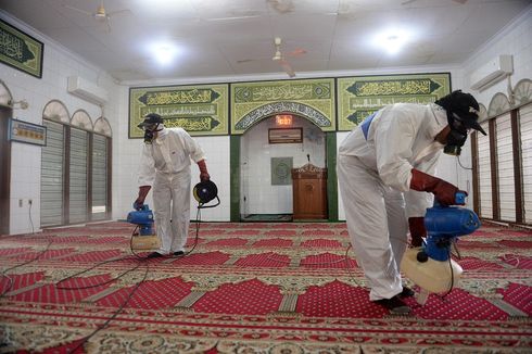 Cegah Virus Corona, Sejumlah Masjid di Jakarta Disemprotkan Disinfektan