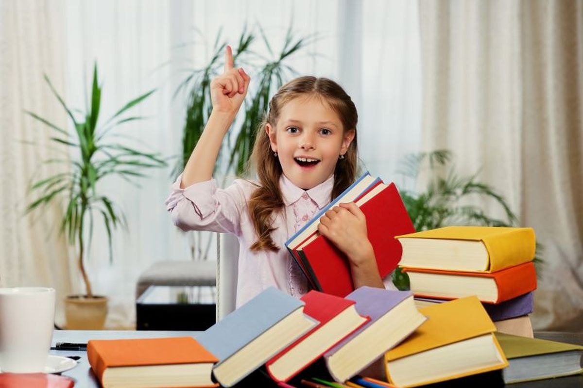 Anak dengan dua bahasa juga diprediksi akan mampu menghadapi masalah, baik pribadi maupun umum, di tengah masyarakat. Anak-anak sangat cepat belajar hal baru.