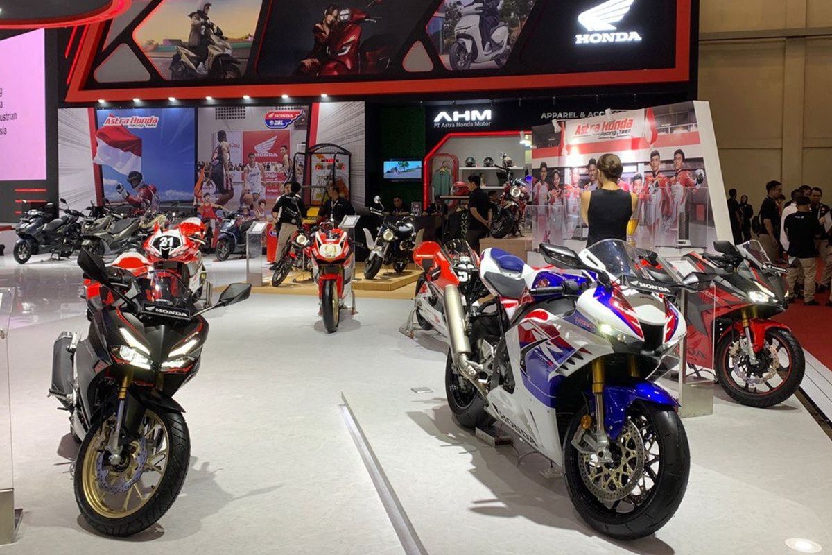 Suasana booth PT Astra Honda Motor di IMOS 2024.