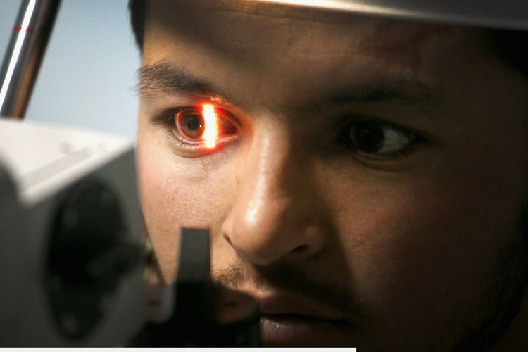 Google prediksi penyakit jantung dari mata.