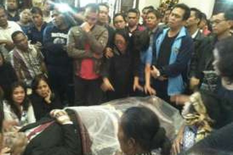 Jenazah Hulman Sitorus disemayamkan di rumah duka di Jalan Mual Nauli, Pematangsiantar, Rabu (8/12/2016).