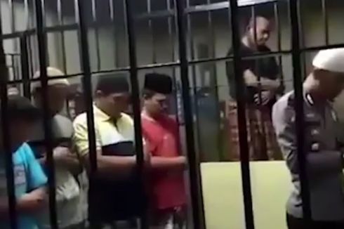 Video Polisi Jadi Imam Shalat di Penjara Viral, Diminta Tahanan hingga Terpaksa Direkam
