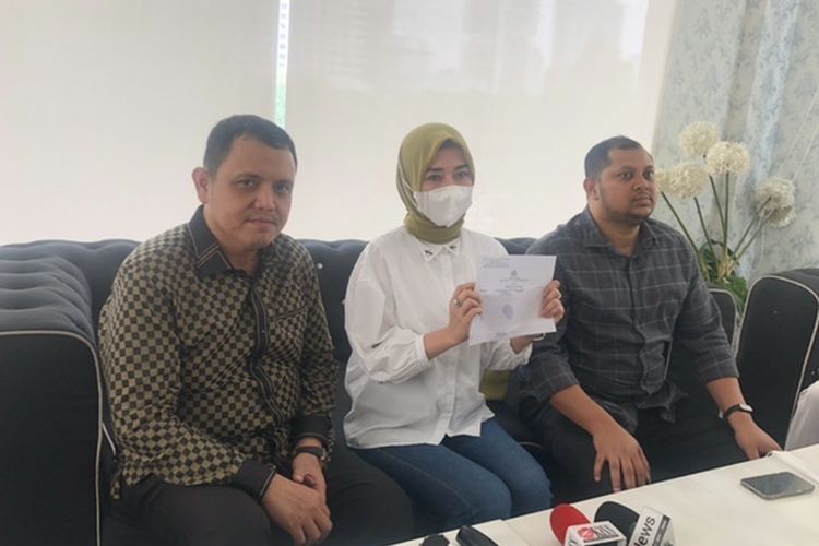 Marissya Icha bersama kuasa hukumnya di Polda Metro Jaya, Rabu (26/1/2022).