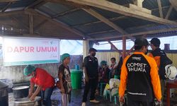Gunung Lewotobi Laki-laki Erupsi, Dompet Dhuafa Siapkan Dapur Umum untuk Layani 1.130 Jiwa