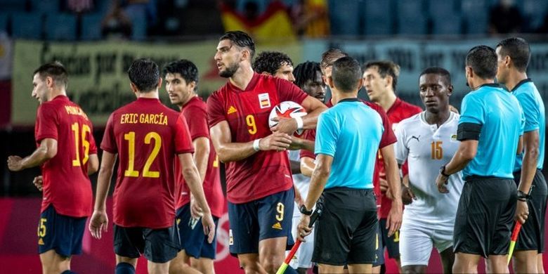 Timnas Spanyol usai mengalahkan Pantai Gading pada perempat final Olimpiade Tokyo 2020 di Stadion Miyagi, Sabtu (31/7/2021).