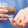 4 Cara Menelan Obat dengan Mudah Bagi yang Susah Minum Pil atau Kapsul