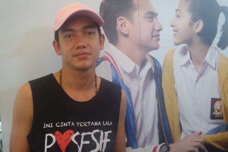 Adipati Dolken usai konferensi pers peluncuran trailer film Posesif di Portico Senayan City, Jakarta Pusat, Selasa (12/9/2017).