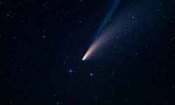 Kenapa Komet Memiliki Ekor dan Berapa Ukuran Komet?