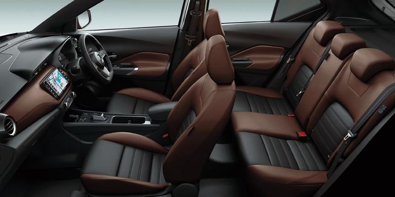 Nissan Kicks facelift menawarkan suasaa kabin baru dengan kombinasi warna two-tone. 