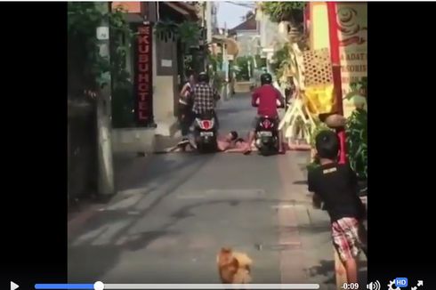 Viral, Wisatawan Asing Berjemur di Jalan di Bali dan Dilindas Pemotor