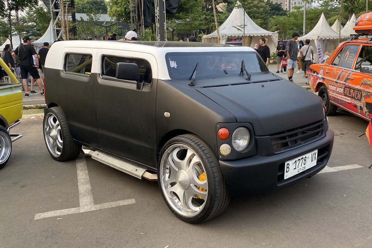 Modifikasi Suzuki Karimun bergaya American Hot Rod