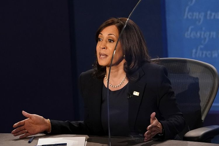 Calon wakil presiden (cawapres) dari Partai Demokrat Kamala Harris mengungkapkan pendapatnya dalam debat cawapres AS, Rabu (7/10/2020), di Kingsbury Hall di kampus University of Utah, Salt Lake City, Utah, AS.