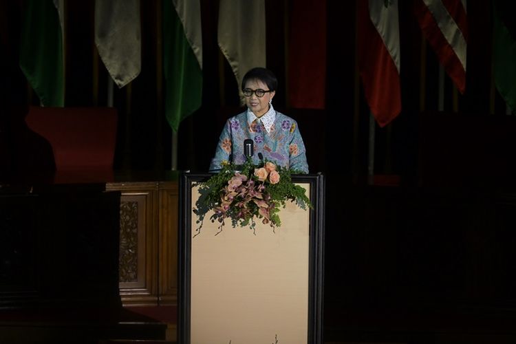 Menteri Luar Negeri (Menlu) Retno Marsudi dalam Pernyataan Pers Tahunan Menlu (PPTM) 2024 di Museum Konferensi Asia Afrika (KAA), Bandung, Senin (8/1/2024).