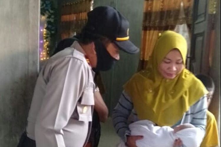 Warga Desa Paya Demam Sa, Kecamatan Pante Bidari, Kabupaten Aceh Timur, Senin (15/6/2020) menemukan bayi perempuan dibalut dengan kain batik di depan rumah warga.