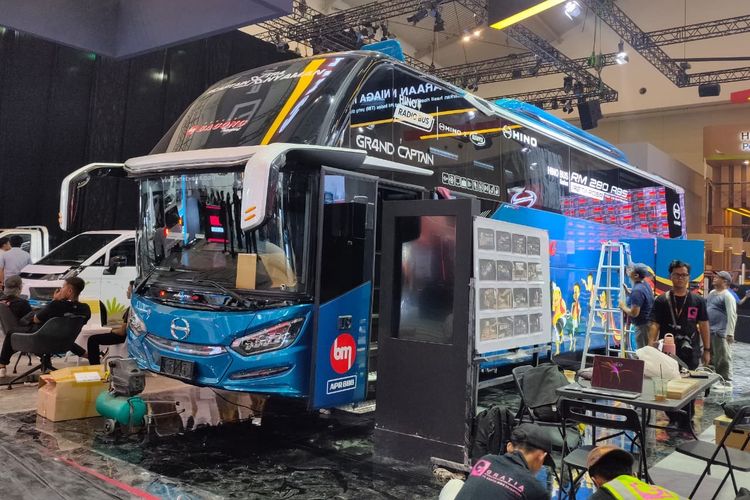 Bocoran Bus Baru Hino di GIIAS 2026, Pintu Samping Tampil Beda