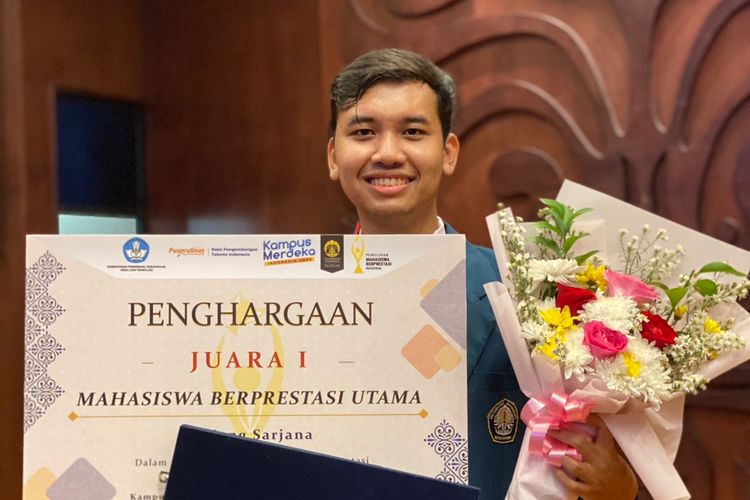 Ilham berhasil menjadi mahasiswa terbaik Pemilihan Mahasiswa Berprestasi (Pilmapres) tahun 2022, ajang paling bergengsi di kalangan mahasiswa.
