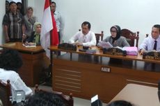 Hadiri Sidang Vonis, Dul Didampingi Dhani dan Maia