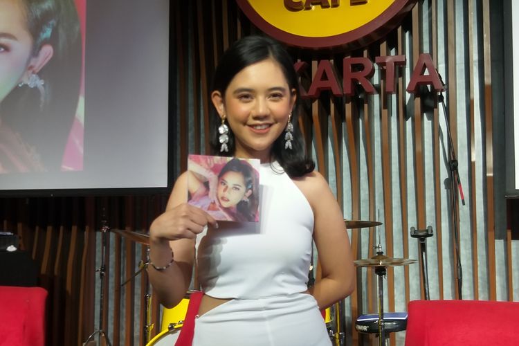 Penyanyi Ziva Magnolya saat jumpa pers perilisan album perdananya, Magnolya, di kawasan Sudirman, Jakarta Pusat, Senin (8/8/2022).