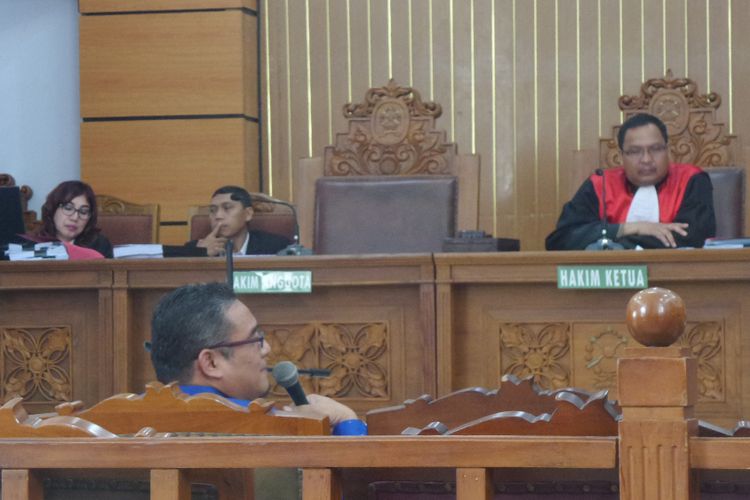 Hakim Kusno dan ahli hukum pidana Chairul Huda dalam sidang praperadilan di PN Jaksel, Selasa (7/11/2017).