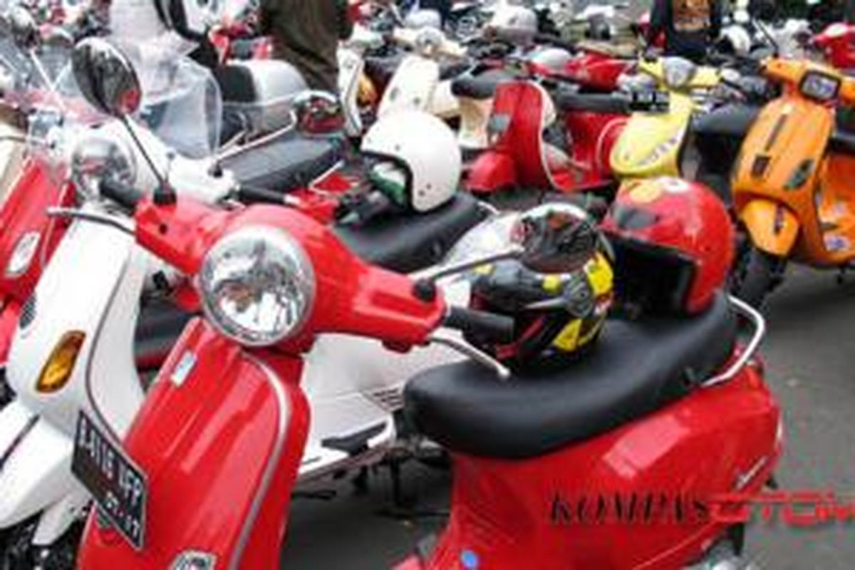 Vespa Weekender.