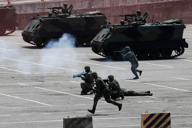 Tentara Taiwan mengikuti latihan militer di Hualien, pada 22 Mei 2019.