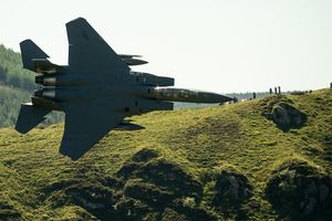 AS-Iran Balapan Cari Pilot F-15 yang Jatuh, Kenapa Harus Adu Cepat?