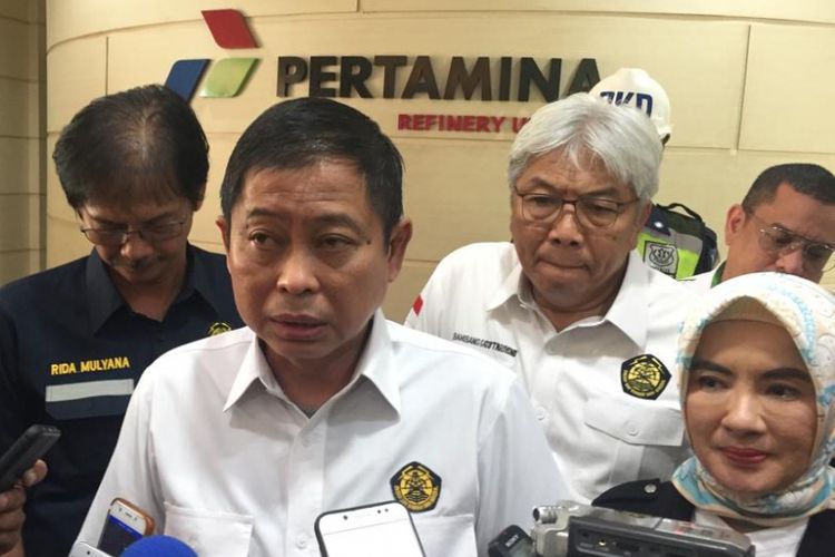 Menteri ESDM Ignasius Jonan saat melakukan kunjungan kerja di Pertamina Refenery Unit III Plaju, Palembang, Sumatera Selatan, Kamis (17/1/2019).
