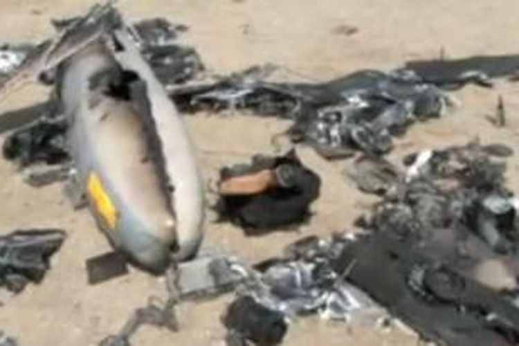 Inilah puing-puing yang diklaim Iran sebagai sisa drone Hermes 450 milik Israel yang ditembak jatuh di dekat fasilitas pengayaan nuklir Natanz, Iran tengah.