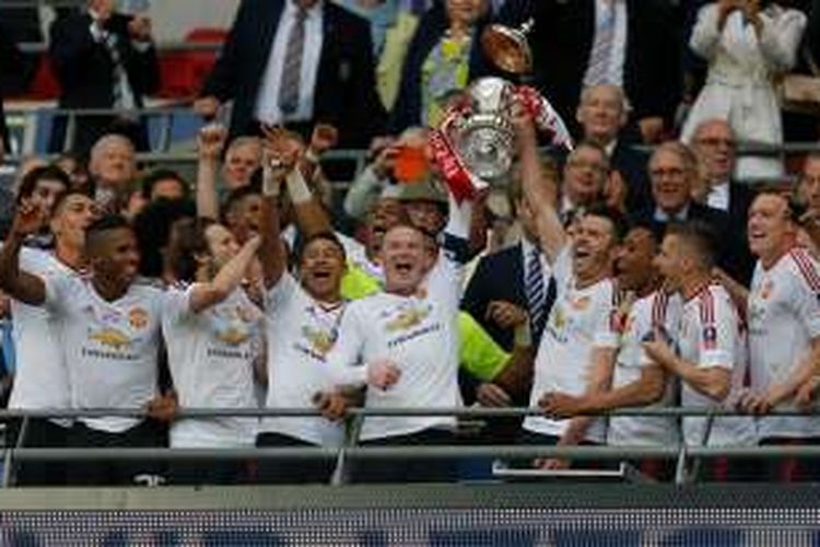 Manchester United menjuarai Piala FA usai mengalahkan Crystal Palace pada laga final di Stadion Wembley pada 21 Mei 2016. 