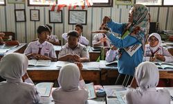 Tingkatkan Kualitas Guru, Mendikdasmen Kerjasama dengan Perguruan Tinggi Akreditasi Unggul