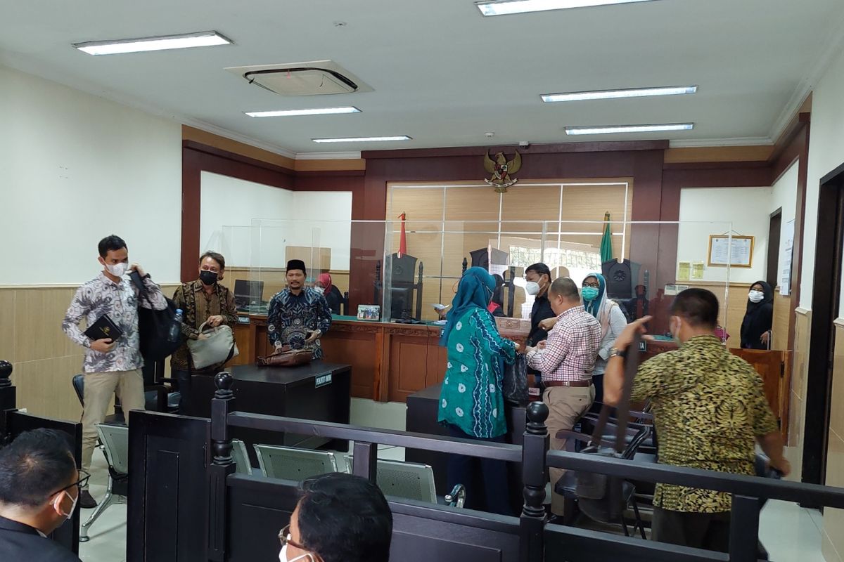 Suasana sidang kasus ingkar janji (wanprestasi) yang menjerat Ustaz Yusuf Mansur berlangsung di Pengadilan Negeri (PN) Tangerang, Kota Tangerang, Kamis (24/2/2022).
