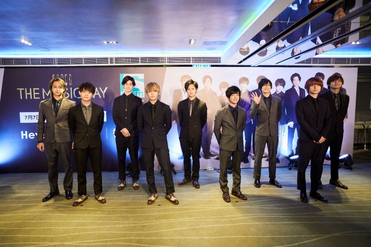 Grup idola Hey! Say! JUMP pada jumpa pers THE MUSIC DAY Songs for You di The Mira Hotel, Tsim Sha Tsui, Hongkong, Jumat (6/7/2018).