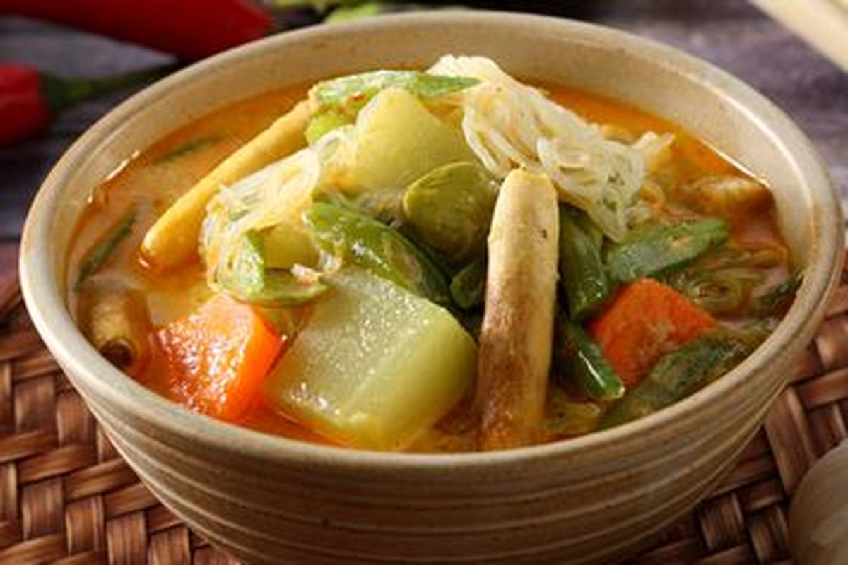 Sayur Besan khas Betawi, hidangan tradisional dengan kuah santan gurih dan bahan utama terubuk yang unik