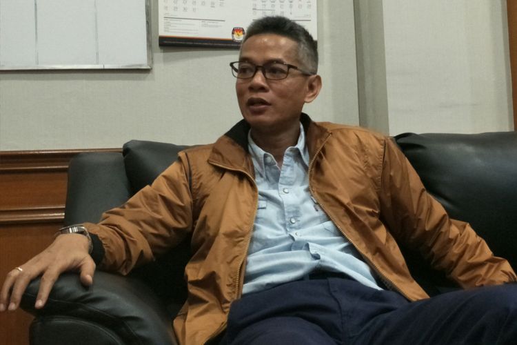 Komisioner KPU RI, Wahyu Setiawan ketika ditemui di kantornya, Jakarta, Rabu (21/2/2018).