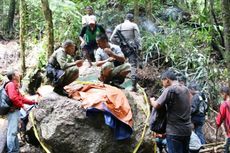 Polisi Bersenjata Jaga 20 Ton Batu Giok di Hutan Lindung Aceh