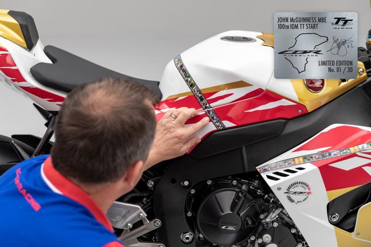 Honda Inggris melansir motor edisi khusus yaitu Honda CBR1000RR-R replika motor John McGuiness
