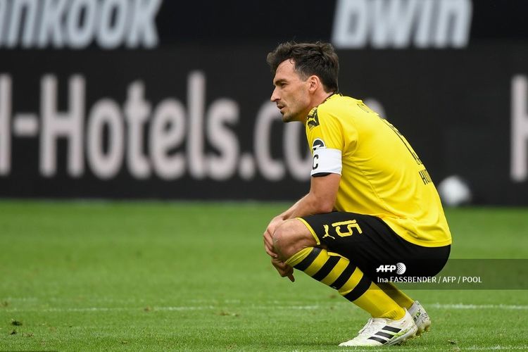 Bek Dortmund, Mats Hummels, bereaksi saat pertandingan sepakbola Bundesliga divisi satu Jerman, BVB Borussia Dortmund v TSG 1899 Hoffenheim pada 27 Juni 2020 di Dortmund, Jerman barat.
