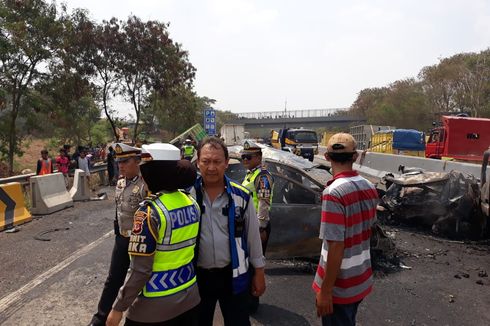 Berikut Jumlah dan Jenis Kendaraan yang Terlibat Kecelakaan di Cipularang