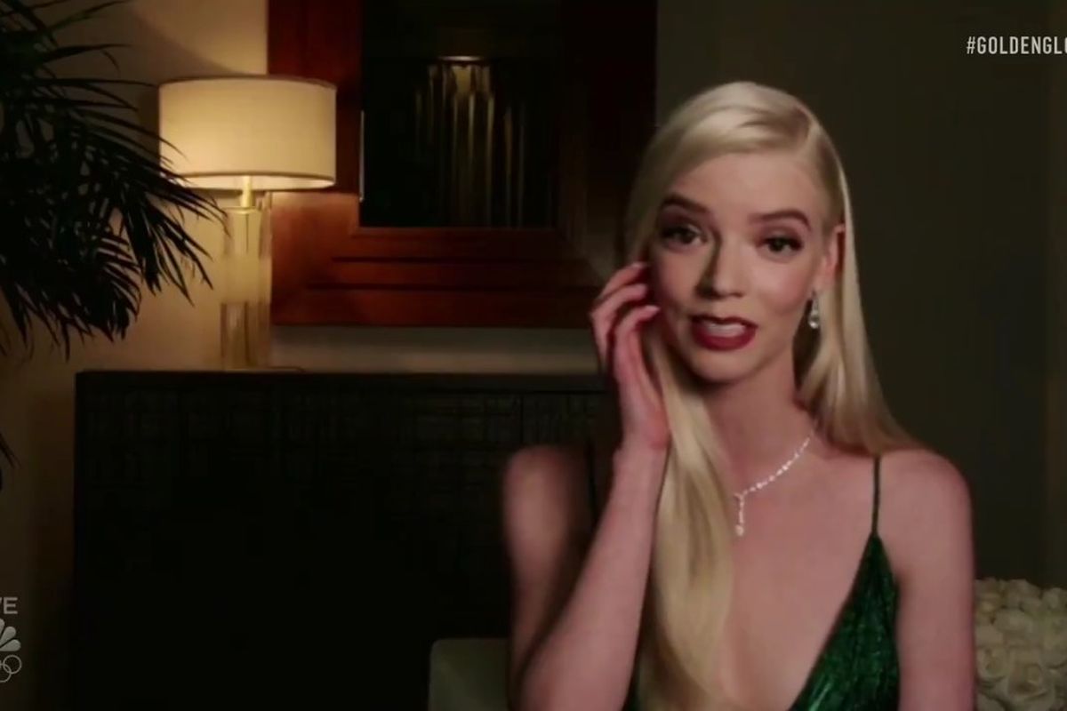 Aktris Anya Taylor-Joy ketika menghadiri Golden Globe Awards 2021 ke-78 secara virtual, yang digelar pada Minggu (28/2/2021) malam waktu Amerika Serikat.