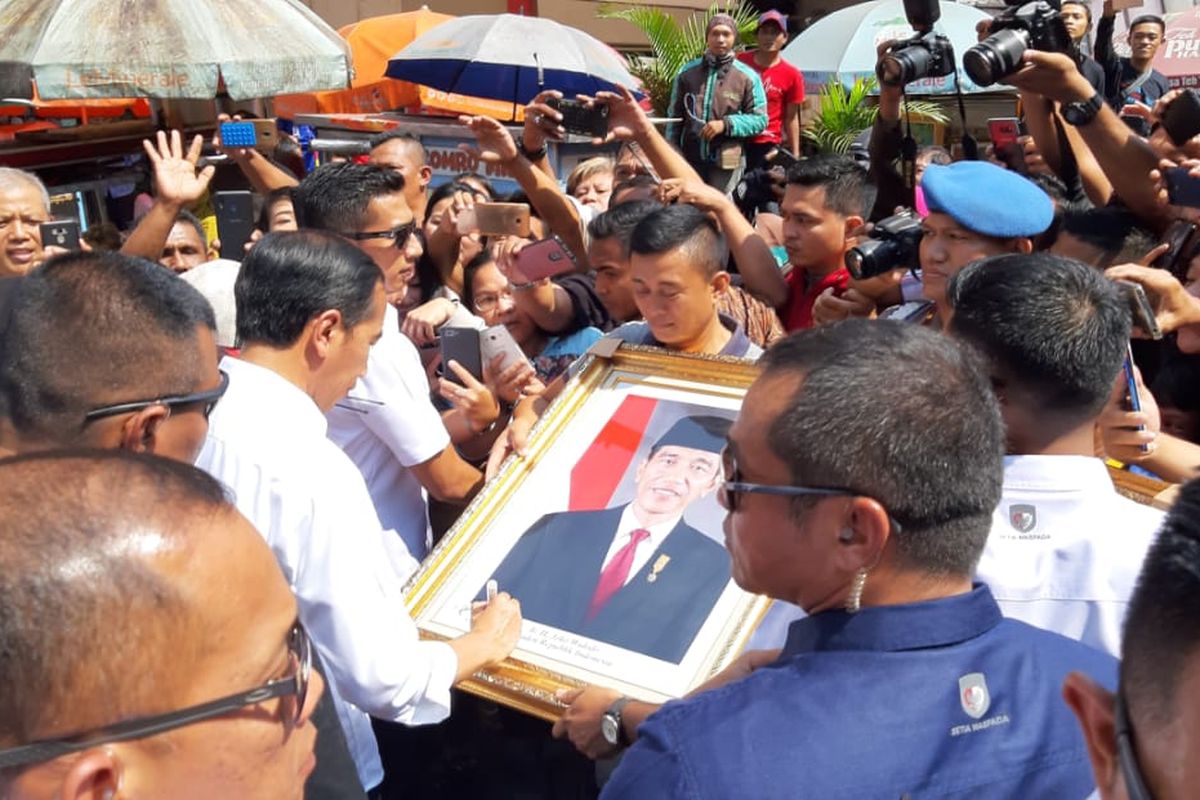 Momen Joko Widodo ketemu Fatturahman di Pasar Baru, Jakarta Pusat, Rabu (28/8/2019).