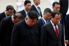 Sebelum Pulang, Kim Jong Un Membungkuk di Depan Makam Ho Chi Minh