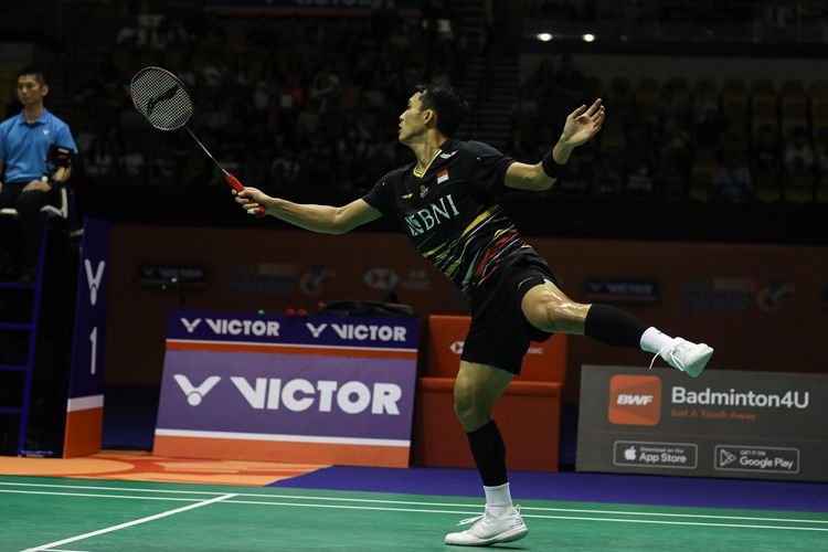 Aksi tunggal putra Indonesia, Jonatan Christie, pada Hong Kong Open 2023 di Hong Kong Coliseum.