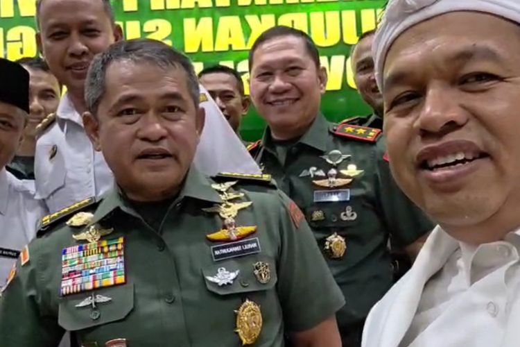 Gubernur Jawa Barat Dedi Mulyadi usai pertemuan dengan Kepala Staf Angkatan Darat (KSAD) Jenderal TNI Maruli Simanjuntak, Wakasad, Pangdam Jaya, dan Pangdam III/Siliwangi, Rabu (25/6/2025).