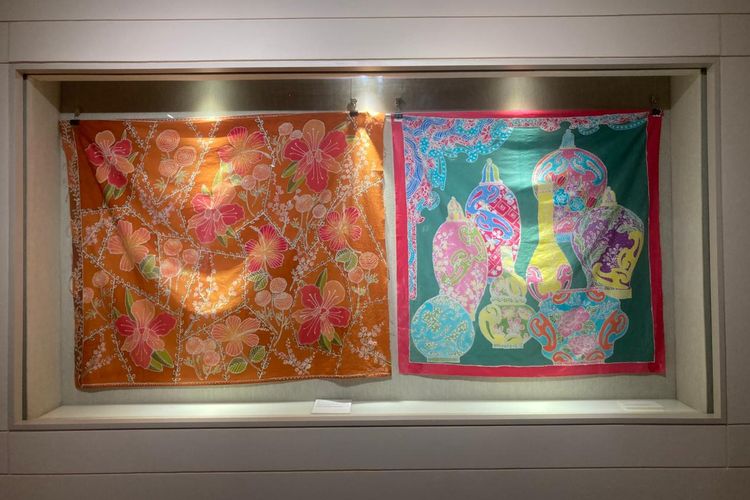 Pameran batik peranakan bertajuk Metamorfosa di Menara Kompas Lantai 8, Jakarta, Kamis (9/4/2026). Pameran ini berlangsung pada 9 April-5 Mei 2026.