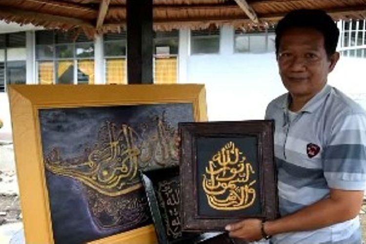 Buat Lukisan Cantik Dari Koran Bekas, Napi Lapas Ngabuburit Sambil Melayani Pesanan Pelanggannya