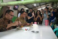 Tinggalkan Balai Kota, Gubernur Anies dan Sudirman Said Makan Siang di Warteg